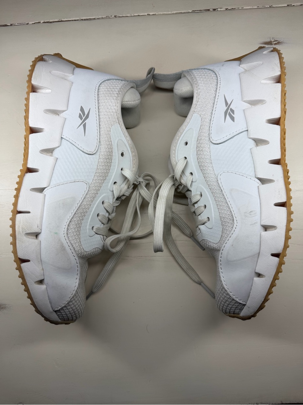 Women’s 7.5 Ivory Reebok Mesh Athletic Sneakers